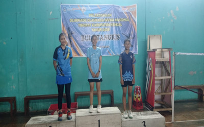 Nia Aprillia Raih Juara 2 O2SN Kabupaten Kendal Cabang Bulu Tangkis Tunggal Putri